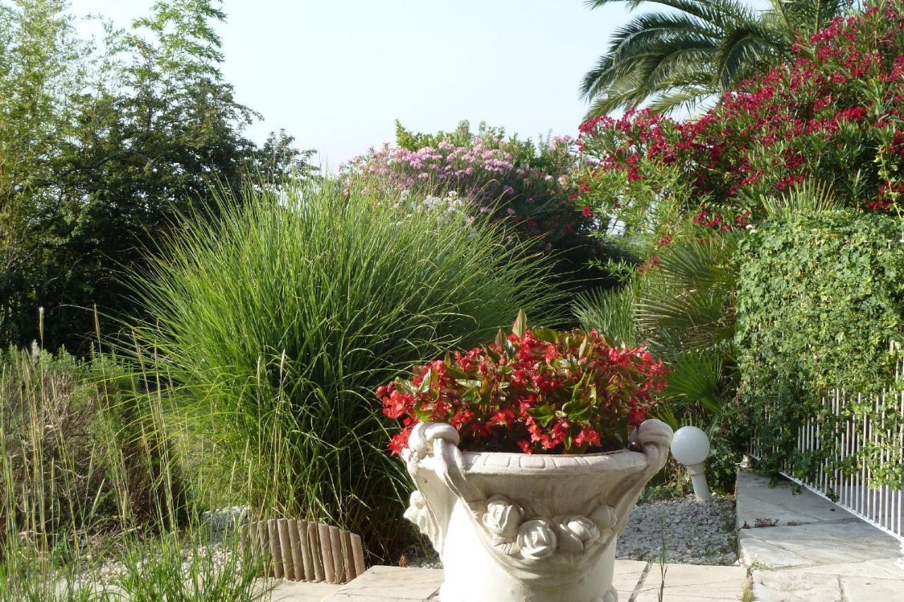 Les Cigalous Bed & Breakfast Restinclieres Dış mekan fotoğraf