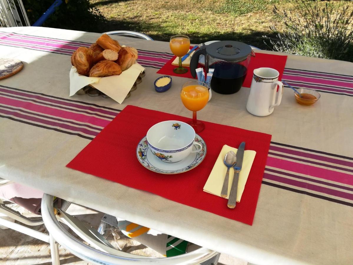 Les Cigalous Bed & Breakfast Restinclieres Dış mekan fotoğraf